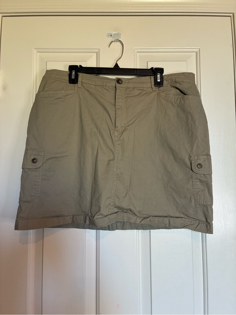 croft & barrow Khaki Tan Cargo Skort with Button Flap Pockets